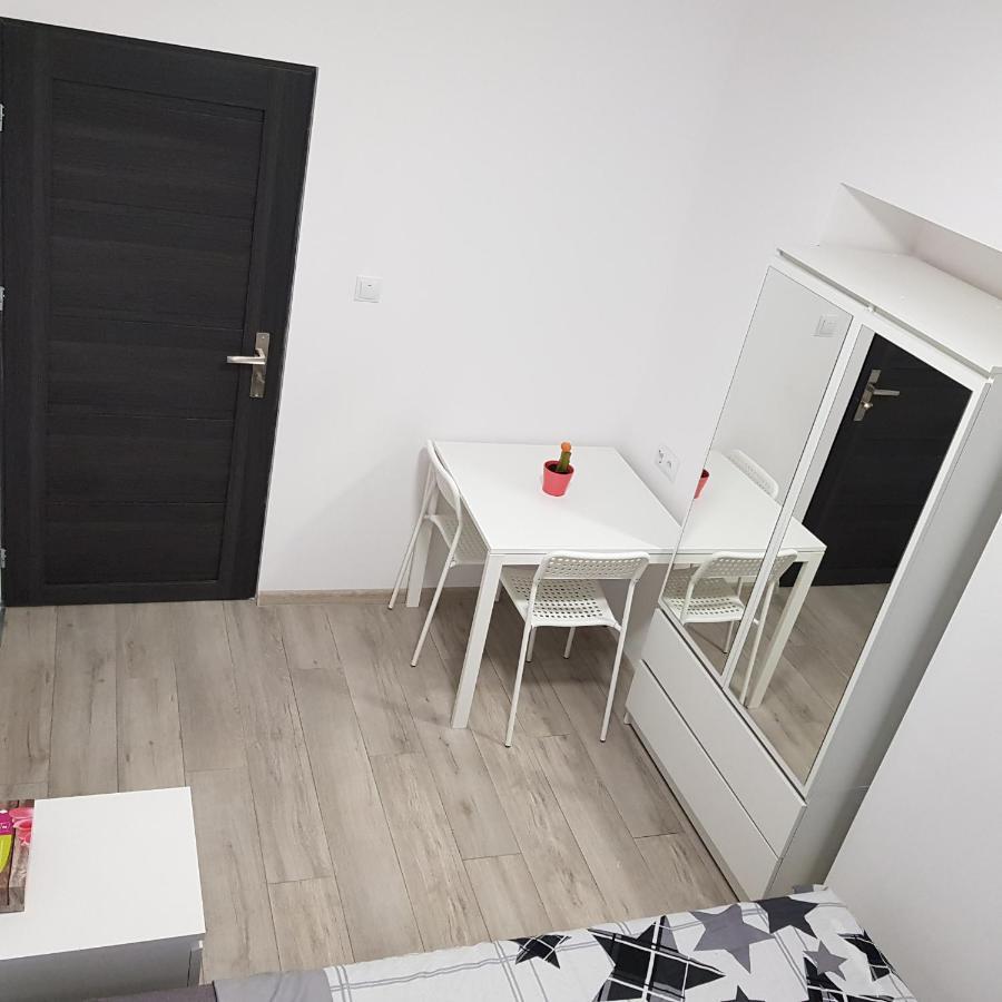 Mirrorroom Pl Downtown Варшава Экстерьер фото
